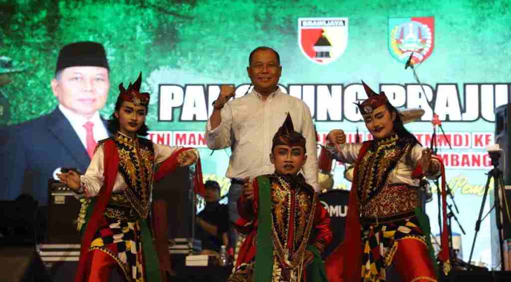 Gempur Rokok Ilegal di Jombang Lewat Gebyar Panggung&nbsp;Prajurit