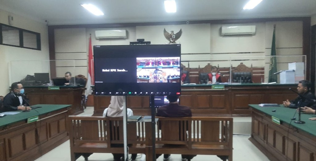 Eks Bupati Probolinggo Minta Hakim Batalkan Dakwaan Gratifikasi dan Pencucian&nbsp;Uang