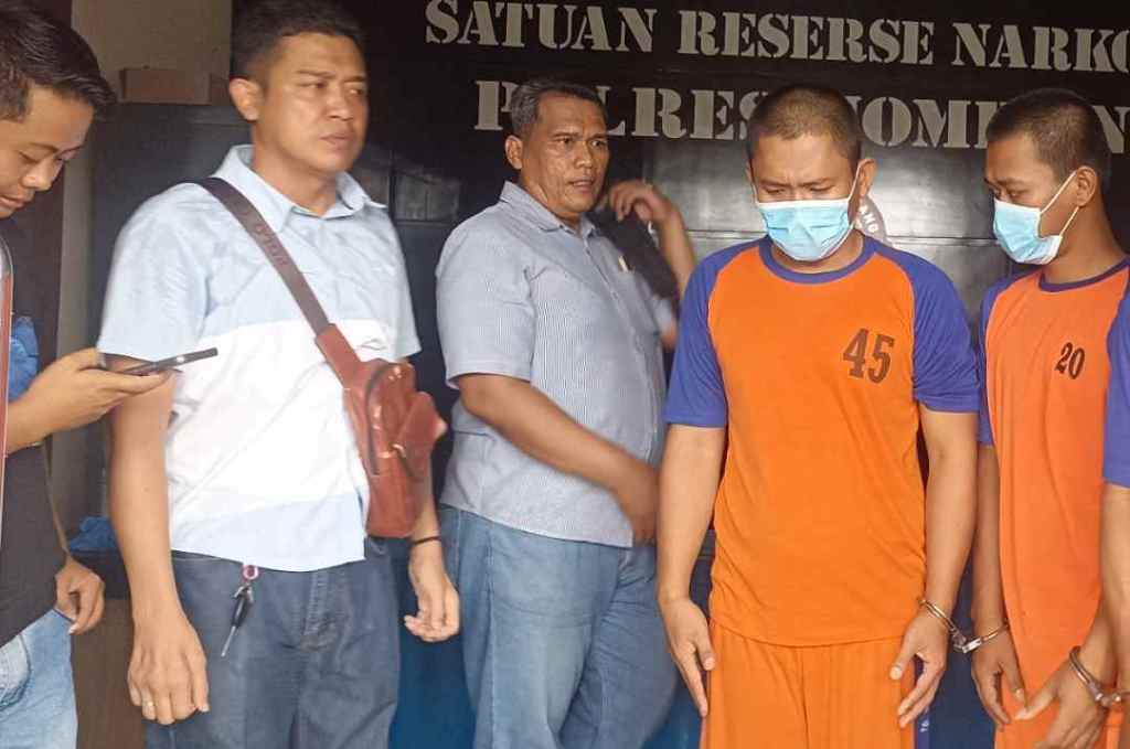 Dua Pria Jombang Kepergok Polisi Edarkan Sabu di Bawah Tiang Listrik&nbsp;Mojowarno