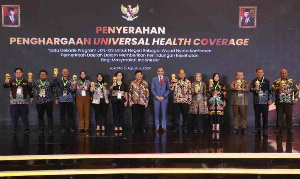 Komitmen Jaminan Kesehatan Warga, Pemkab Kediri Raih Penghargaan UHC Award&nbsp;2024