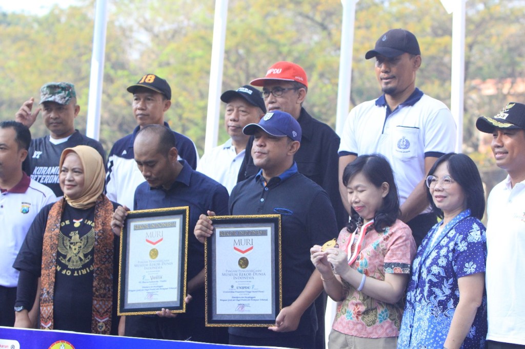 Senam 1.619 Mak-mak di Unipdu Jombang Pecahkan Rekor&nbsp;MURI