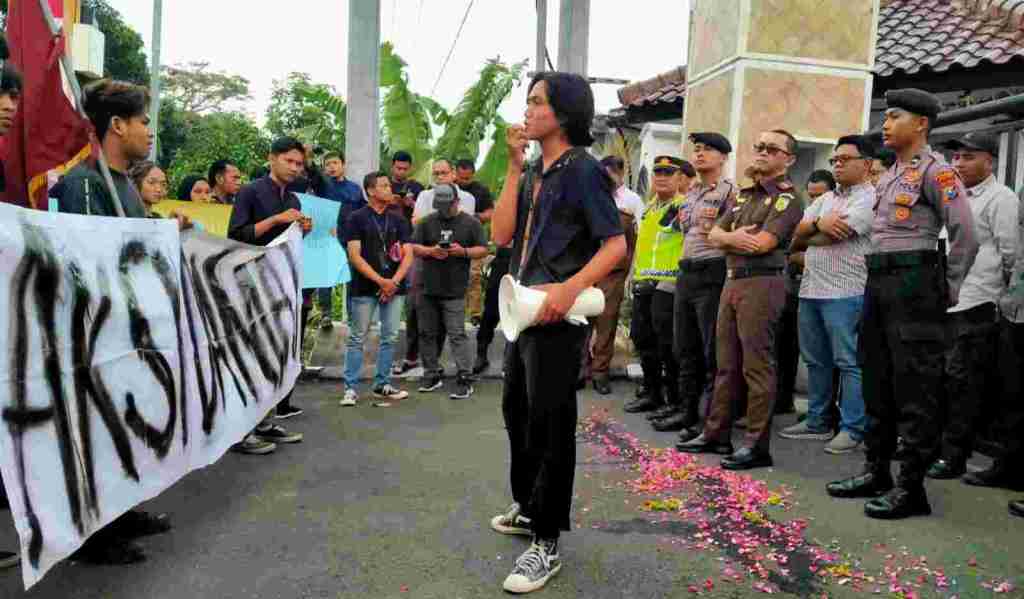 Mahasiswa Kediri Demo Kasus Korupsi Sapi, Kejari: Tahun Ini Penetapan&nbsp;Tersangka!
