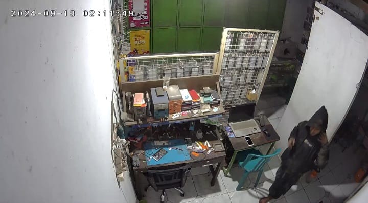 Lelaki di Jombang Bobol Toko Aksesoris HP, Lihat Tuh&nbsp;Orangnya