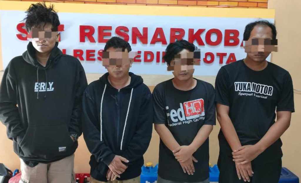 Terbongkar! Empat Pengedar Sabu-Sabu Bermarkas di Toko Sparepart&nbsp;Kediri